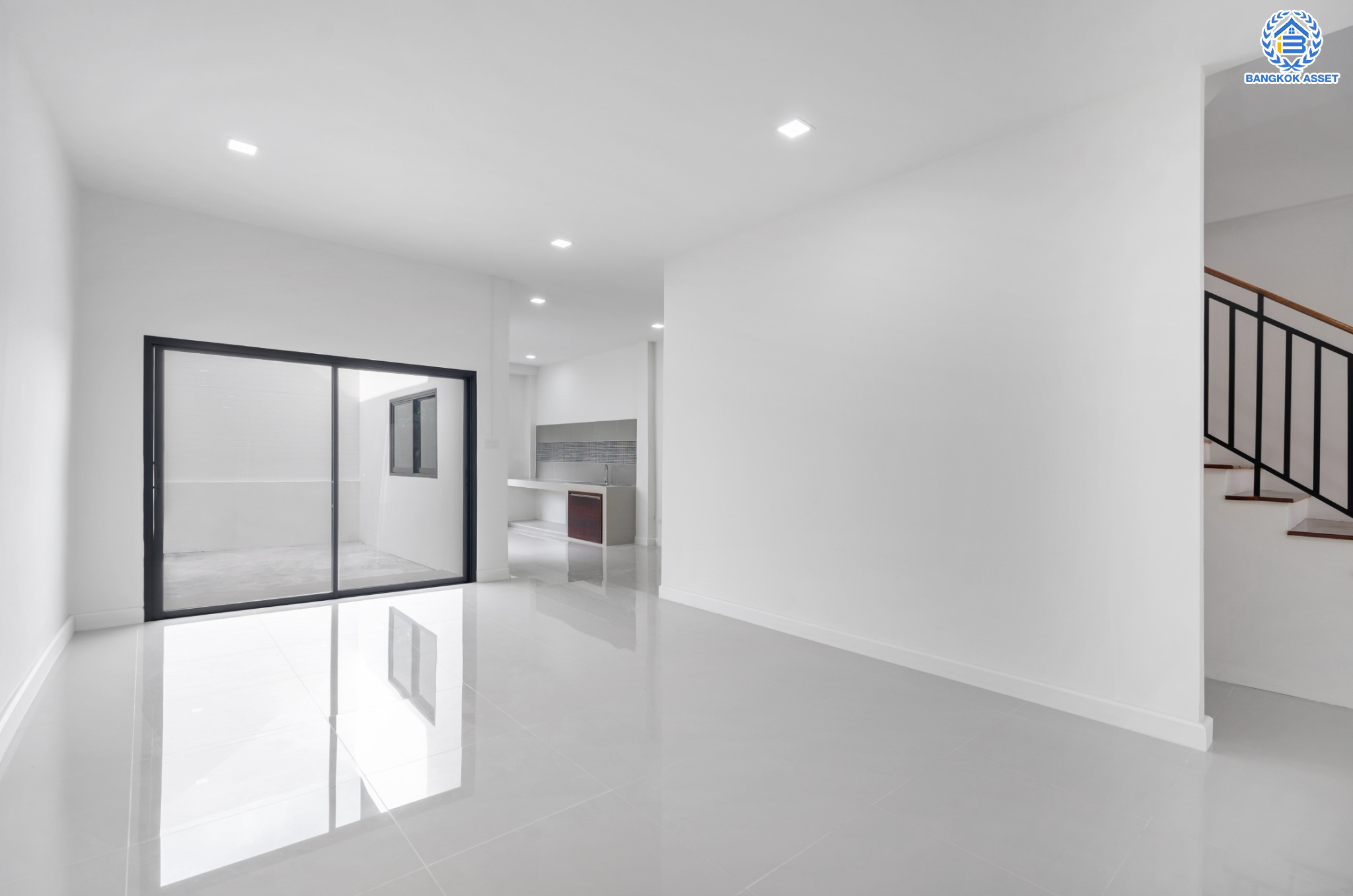 บ้านมือสองตกแต่งใหม่ ม.ยิ่งโอฬาร ดอนเมือง ทาวน์โฮม 3 ชั้น หลังใหญ่ เนื้อที่ 32.2 ตร.ว. ฟังก์ชัน 4 ห้องนอน 5 ห้องน้ำ จอดรถได้ 1 คัน บนทำเลศักยภาพ หน้าโครงการติดถนนวิภาวดี ใกล้สนามบินดอนเมือง ฟิวเจอร์พาร์ครังสิต, ม.รังสิต จุดขึ้นทางด่วน และรถไฟฟ้าสายสีแดง "สถานีดอนเมือง"